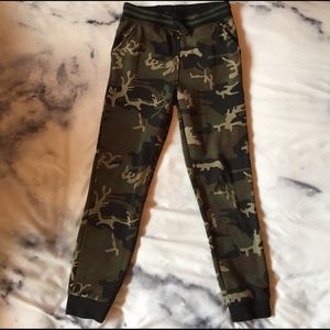 Boys camo joggers