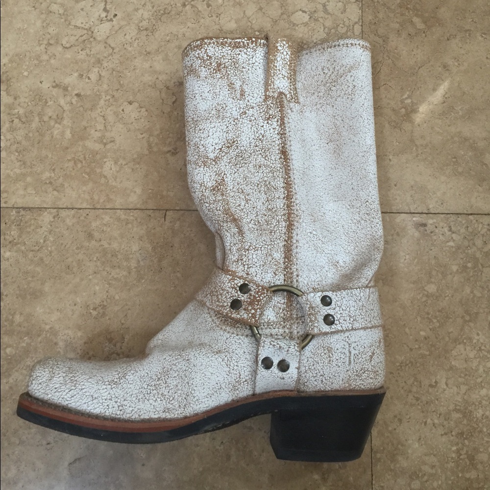 frye - Picture 2 of 7