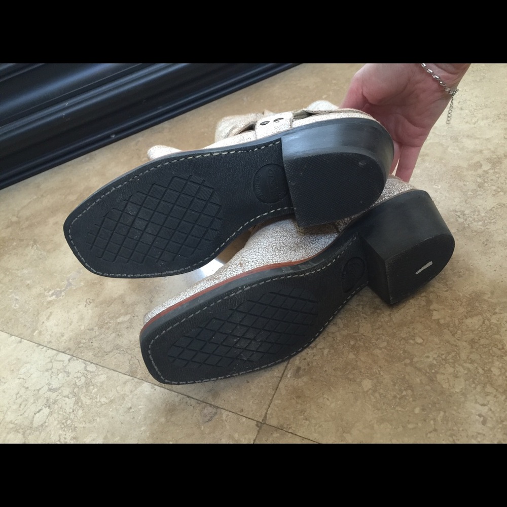 frye - Picture 4 of 7