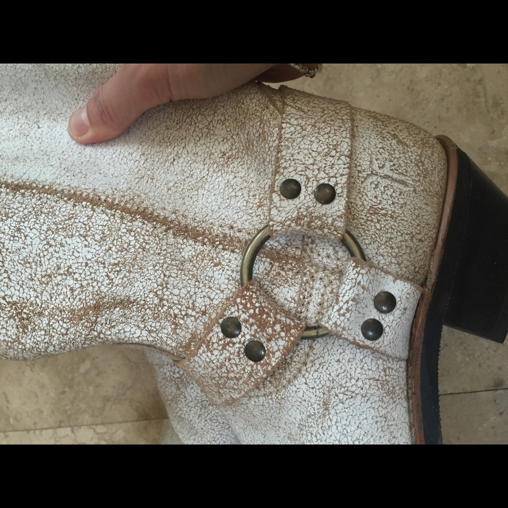 frye - Picture 5 of 7