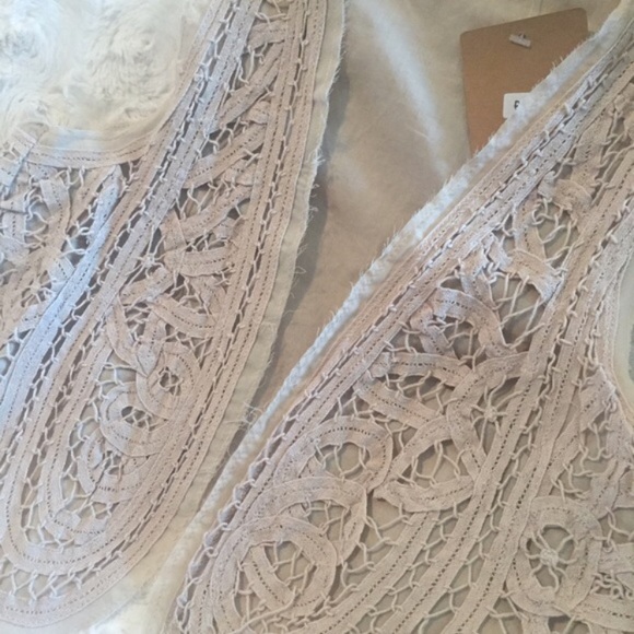 NWT Feminine Lace Vest in Neutral - Picture 3 of 3