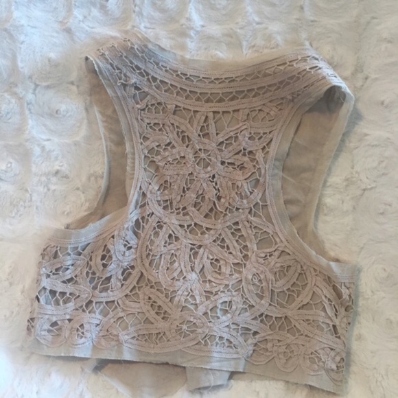 NWT Feminine Lace Vest in Neutral - Picture 2 of 3