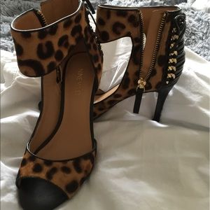 NINE WEST LEOPARD HEELS-size 5.5