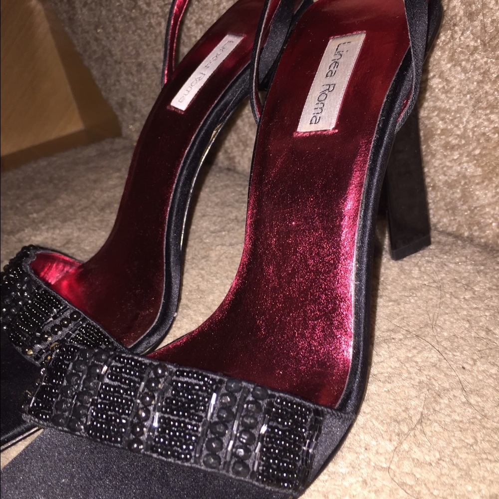 NIB Black beaded formal strappy metallic red accent unique high event heels 9