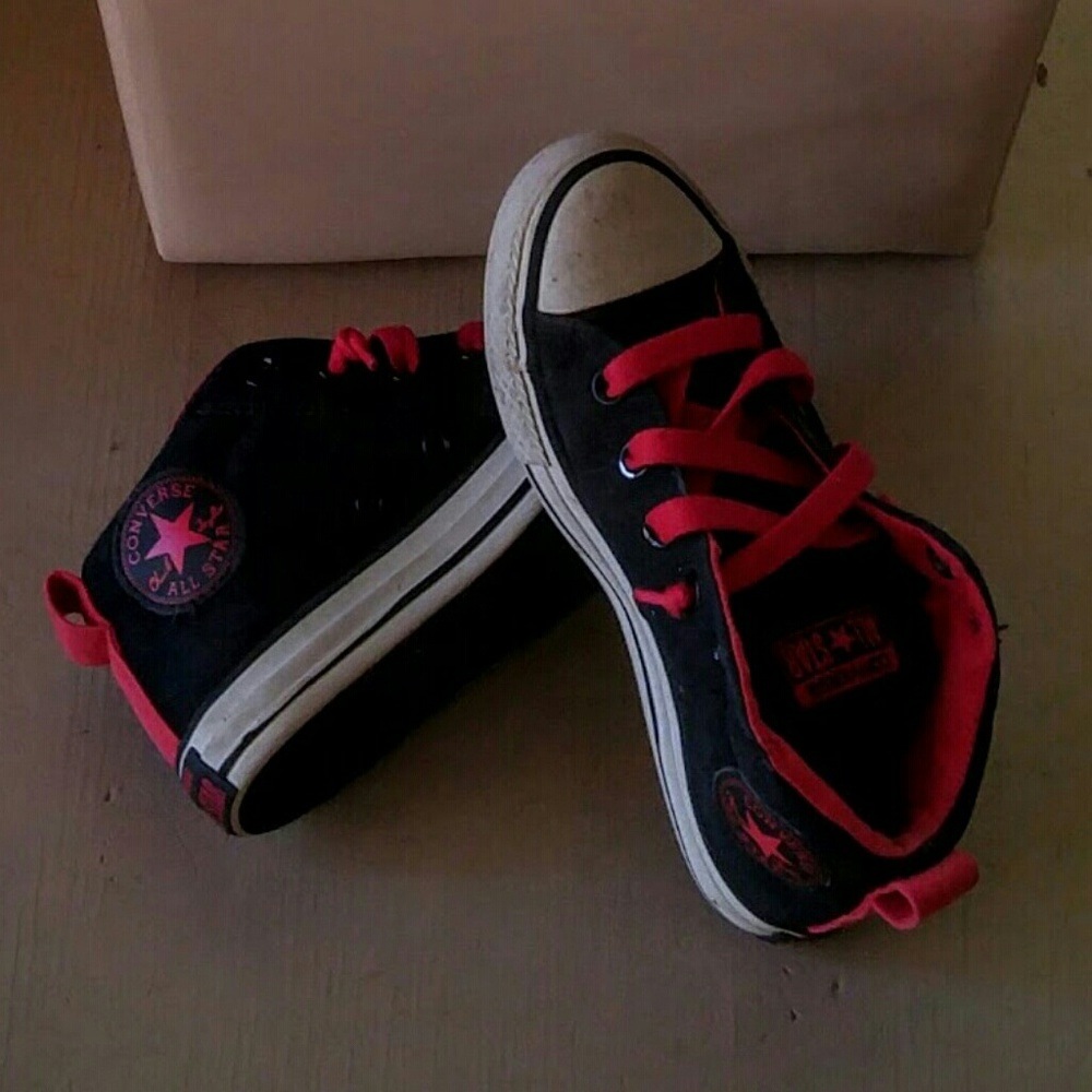 Converse - Picture 2 of 4