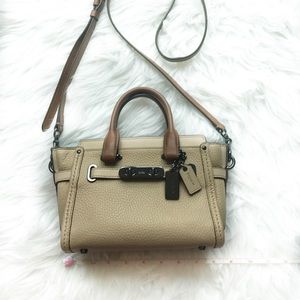 Coach swagger in pebble leather