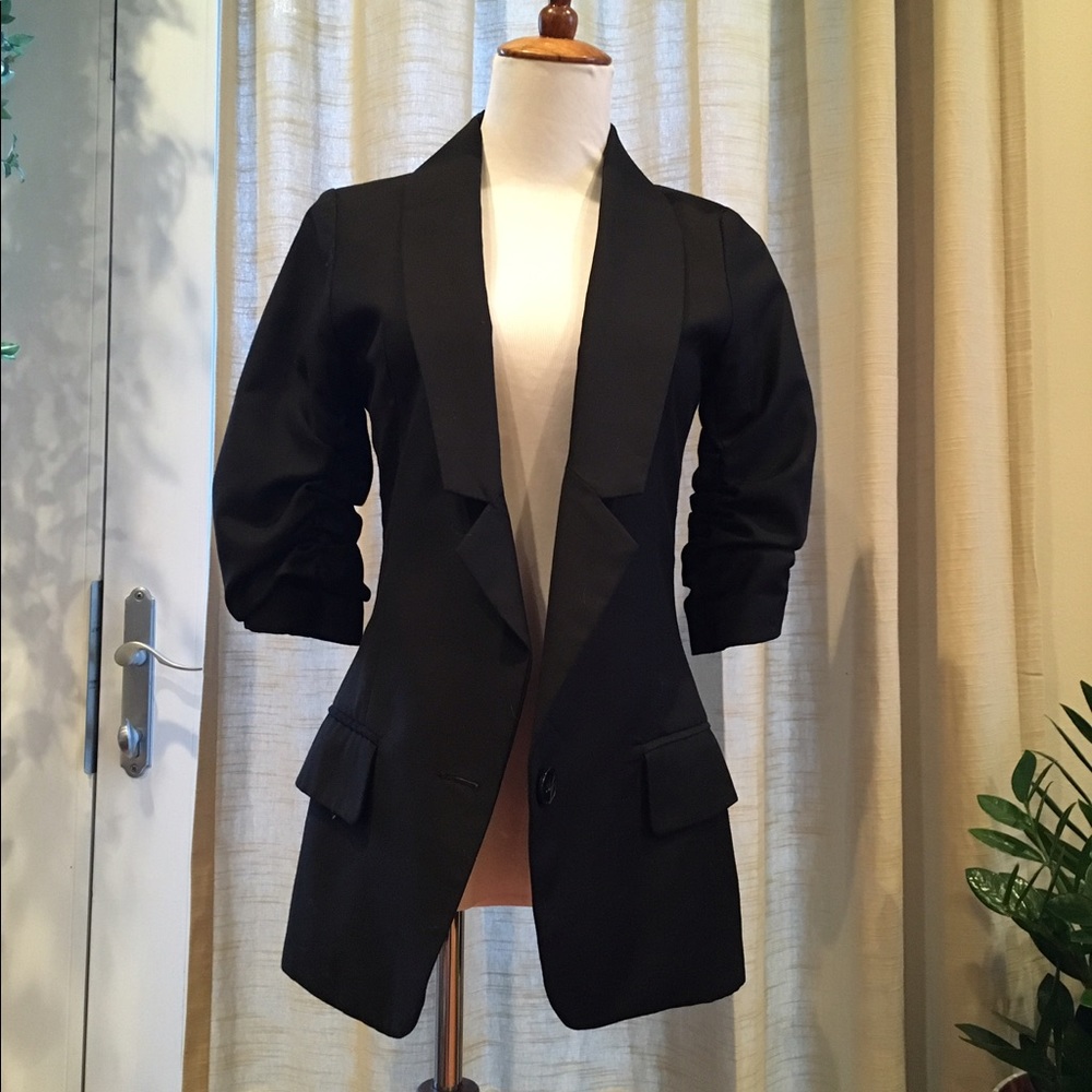 Black 3/4 Sleeved Blazer