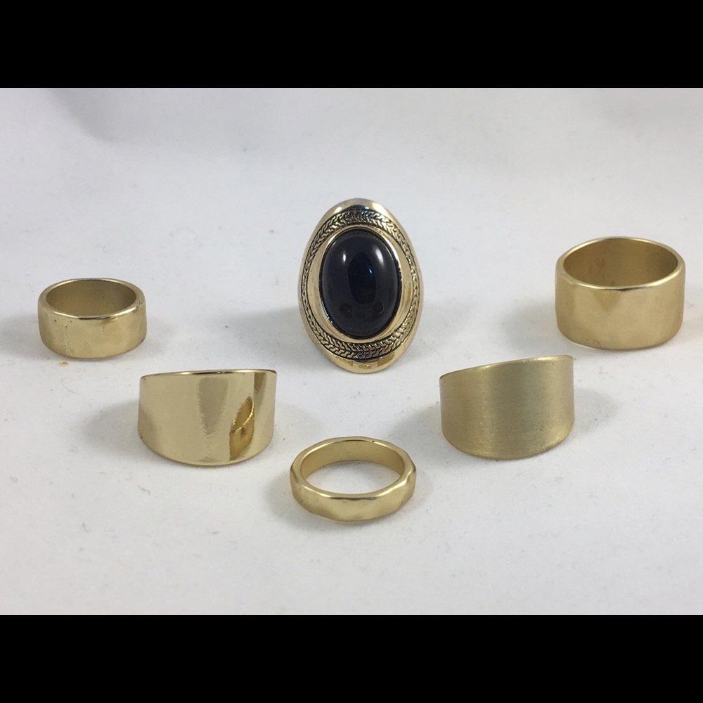 Gold tone mid and casual rings set