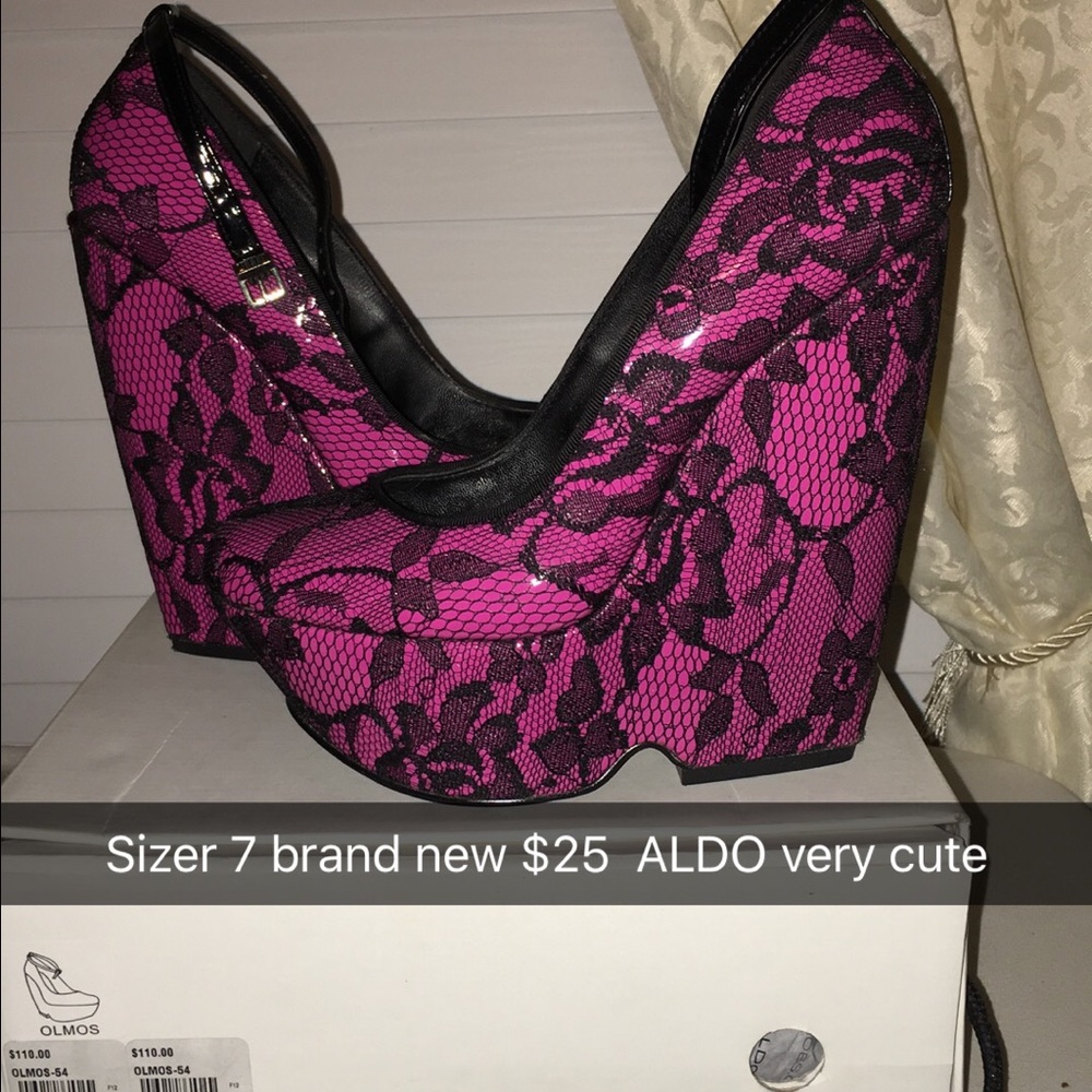 Pick and black wedges