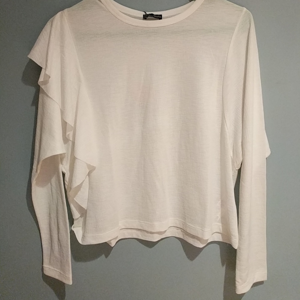 New w/tags Zara white top with ruffle