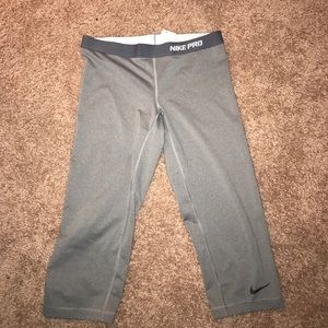 ⚡️FLASH SALE⚡️ $10 & ⬇️ Grey Nike Pro crop