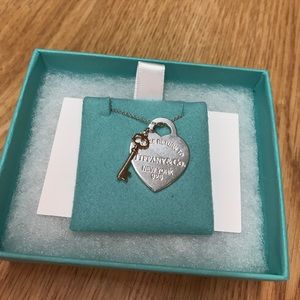 Return to Tiffany heart key pendent