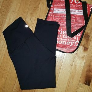 Lululemon wunder under Double Logo size 6