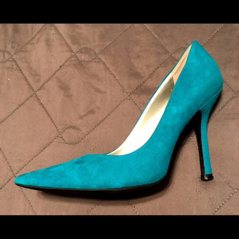 Sexy Guess turquoise pumps, size 10