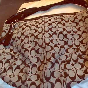 Coach bag back good condition comes with dust bag