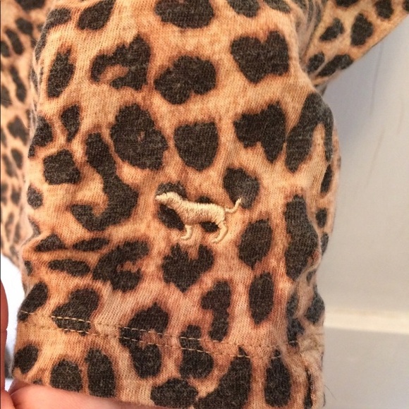 Cheetah print PINK v neck tee - Picture 2 of 4