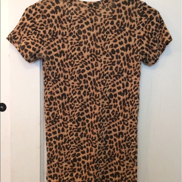 Cheetah print PINK v neck tee - Picture 4 of 4
