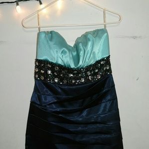 Cute dress with embezzling