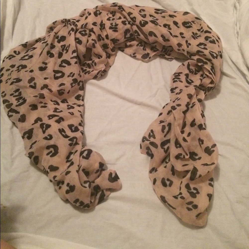 Leopard print scarf