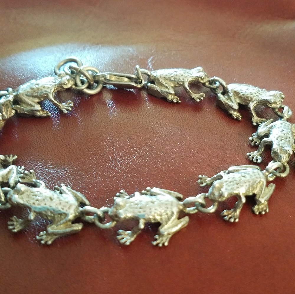 Frog link bracelet