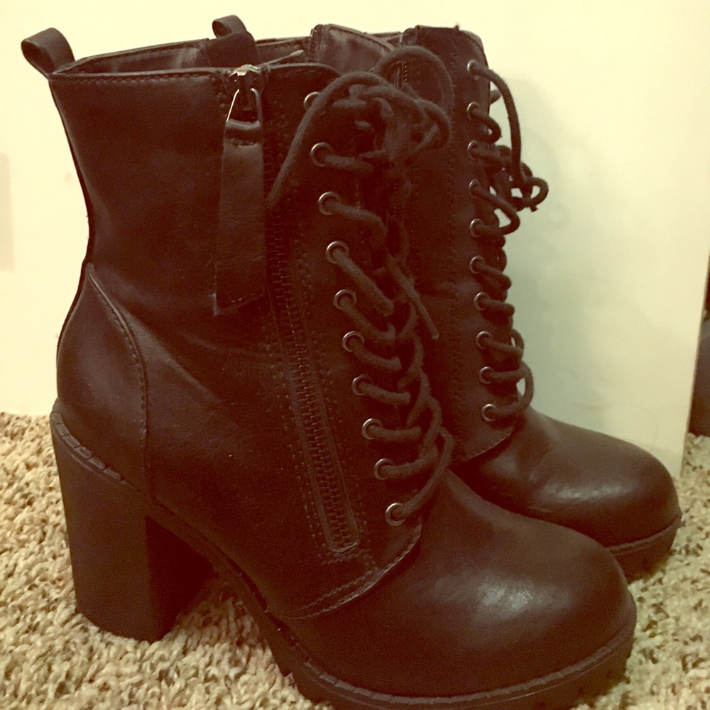 Combat boots with heel