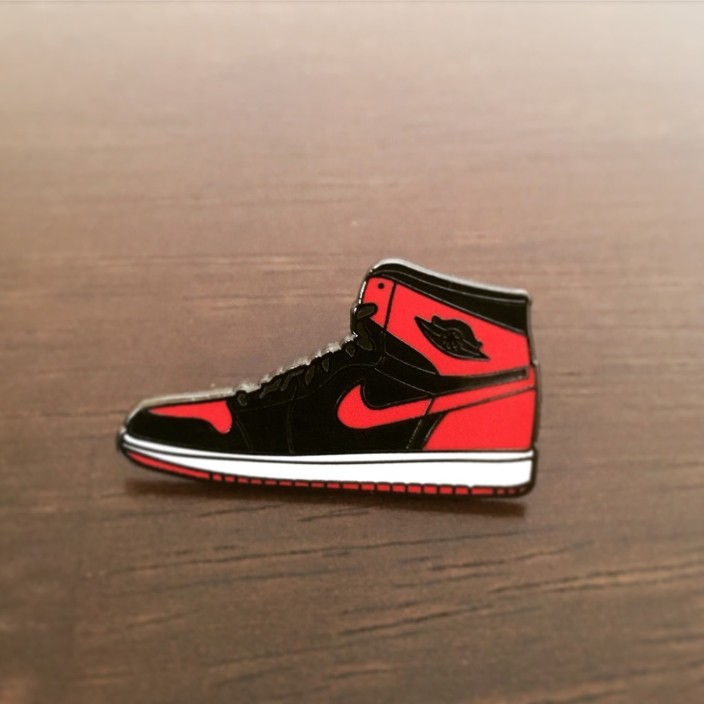 Retro Jordan 1 sneaker pin