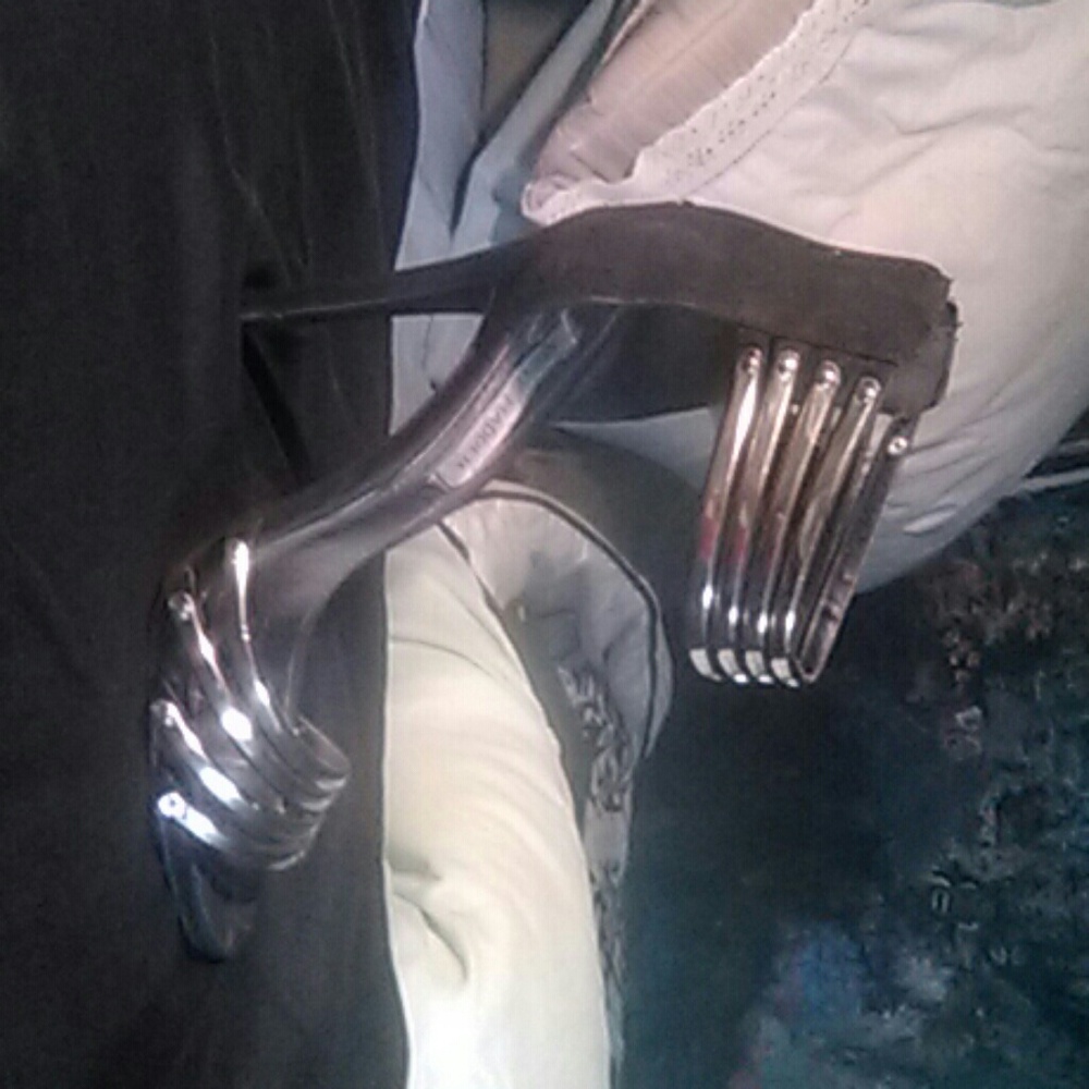 Shoes - Picture 4 of 4