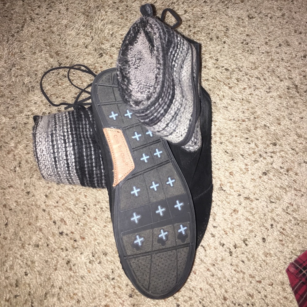 Cozy TOMS boots brand new 💕