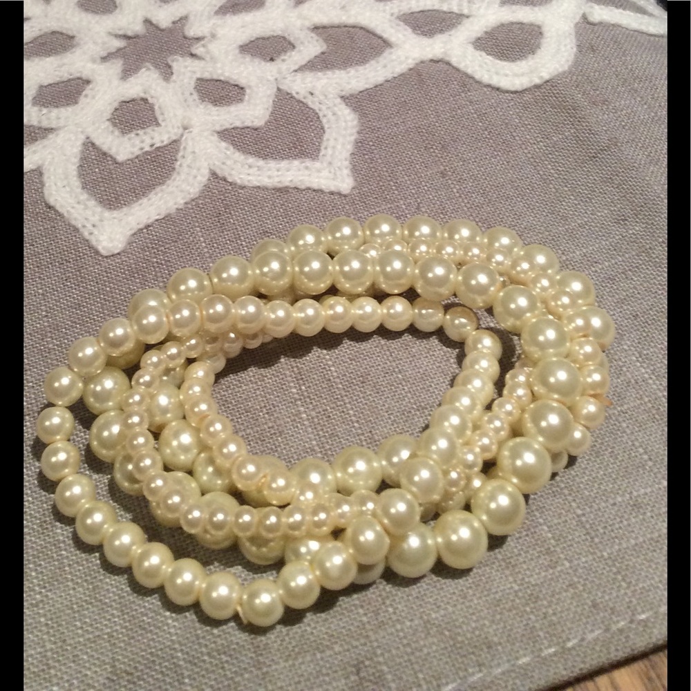 Stretch pearl bracelets