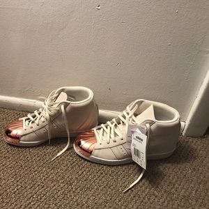 Adidas original superstar up metal toe white