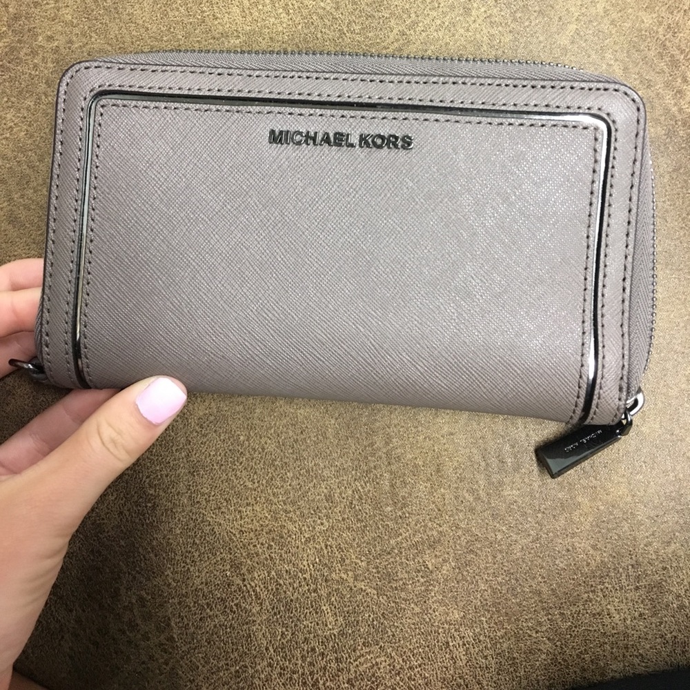 Michael kors wallet