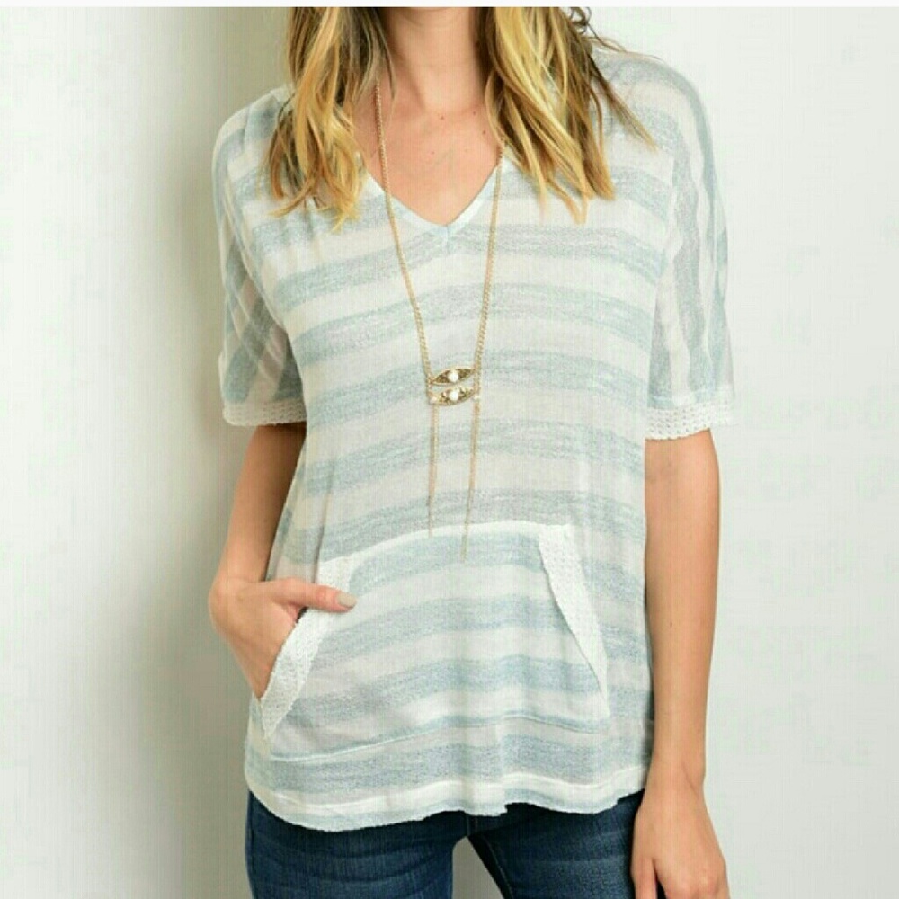 LIGHTWEIGHT HOODED KNIT TOP