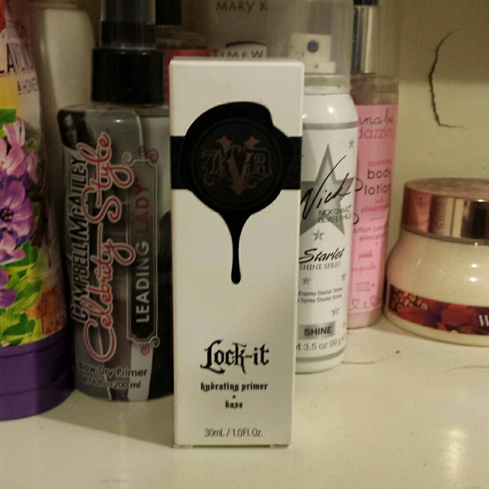 Kat von d lock it Hydrating primer