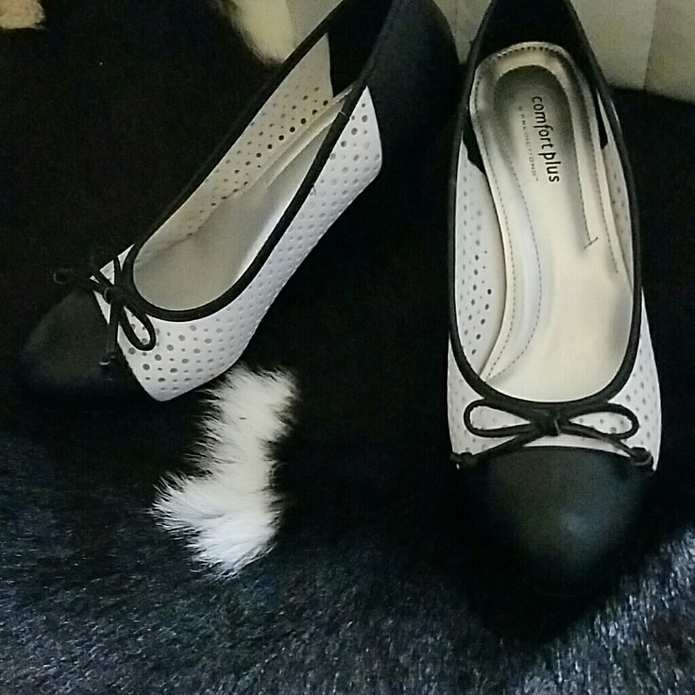 8.5 Black & White heels. Cute 50s look