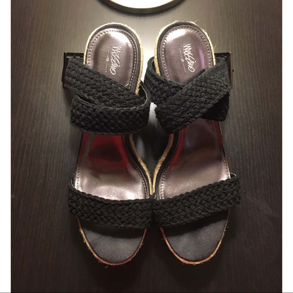 🚨FINAL MARKDOWN🚨Black Wedges