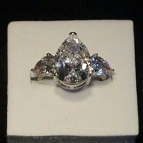 Alluring Pear Cut Ring - Picture 1 of 4
