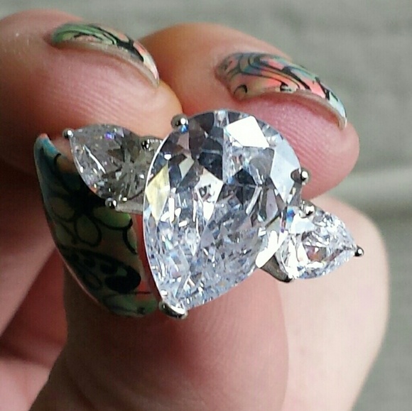 Alluring Pear Cut Ring - Picture 3 of 4