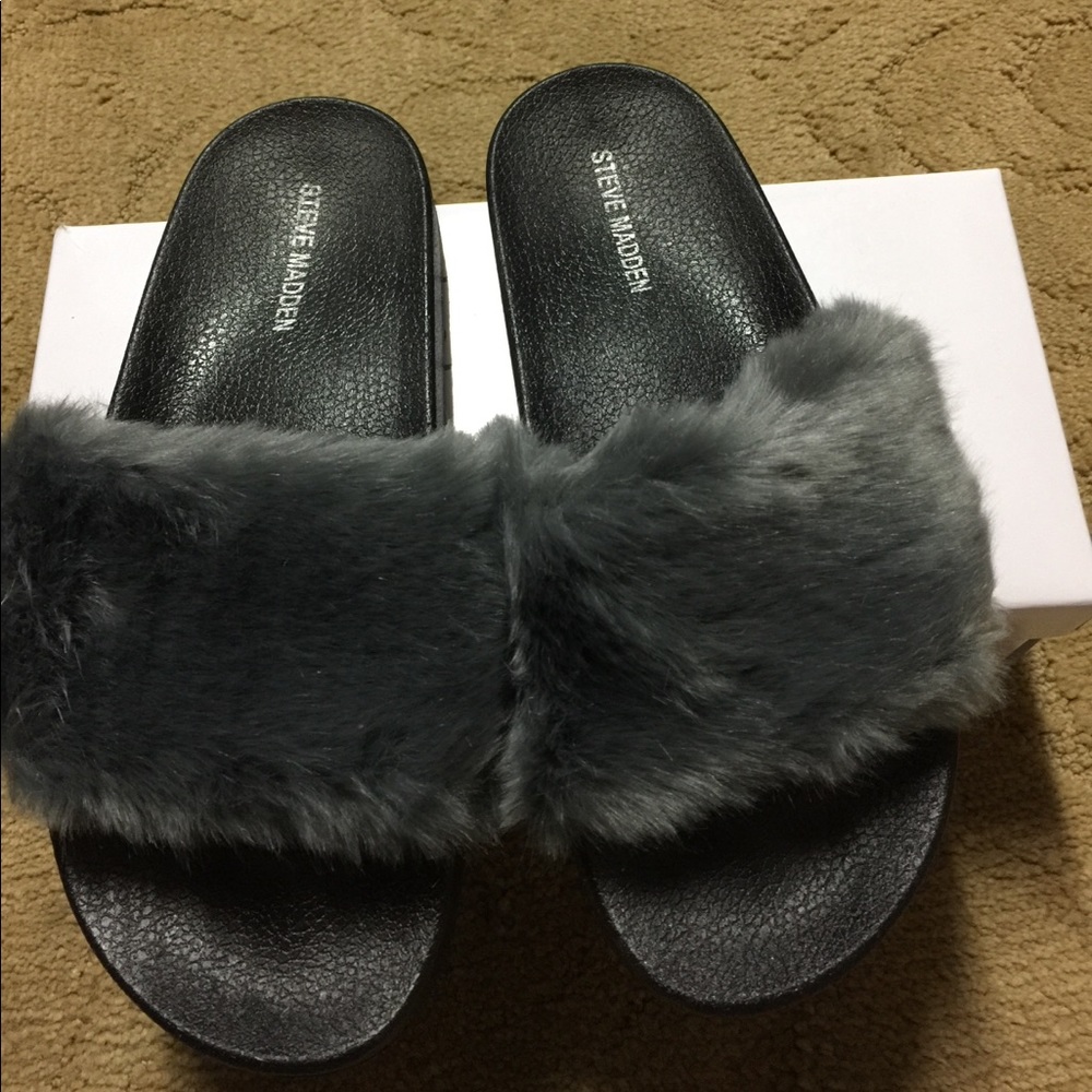 Steve Madden Softey fuzzy slides