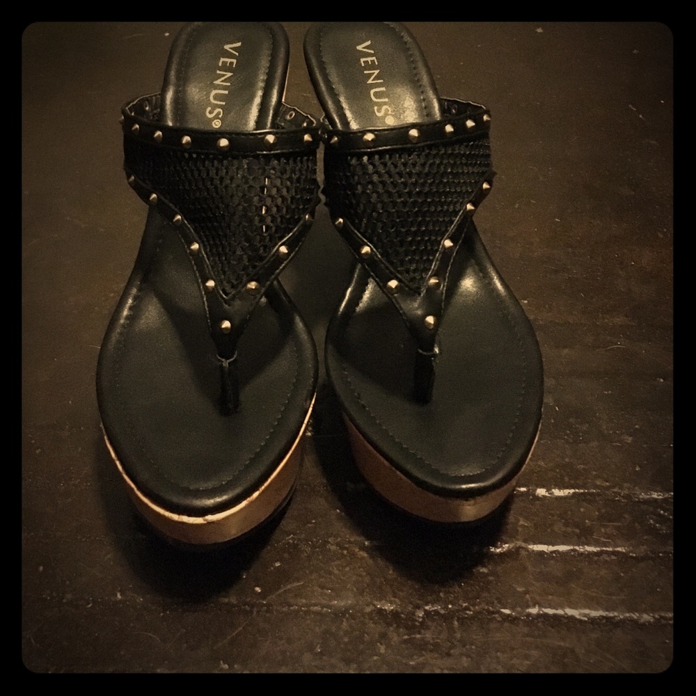 Studded net wedges size 8