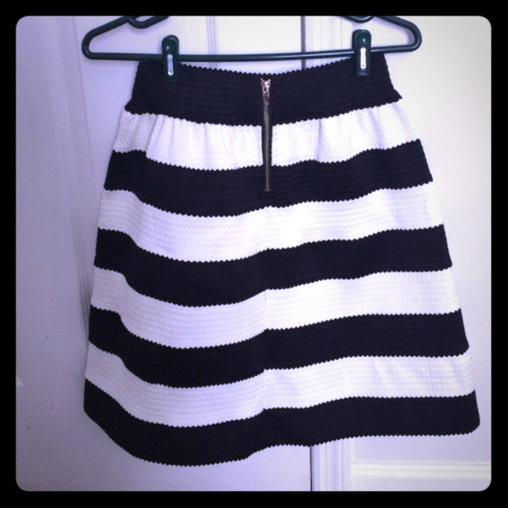 Bandy about town Black and white striped skirt