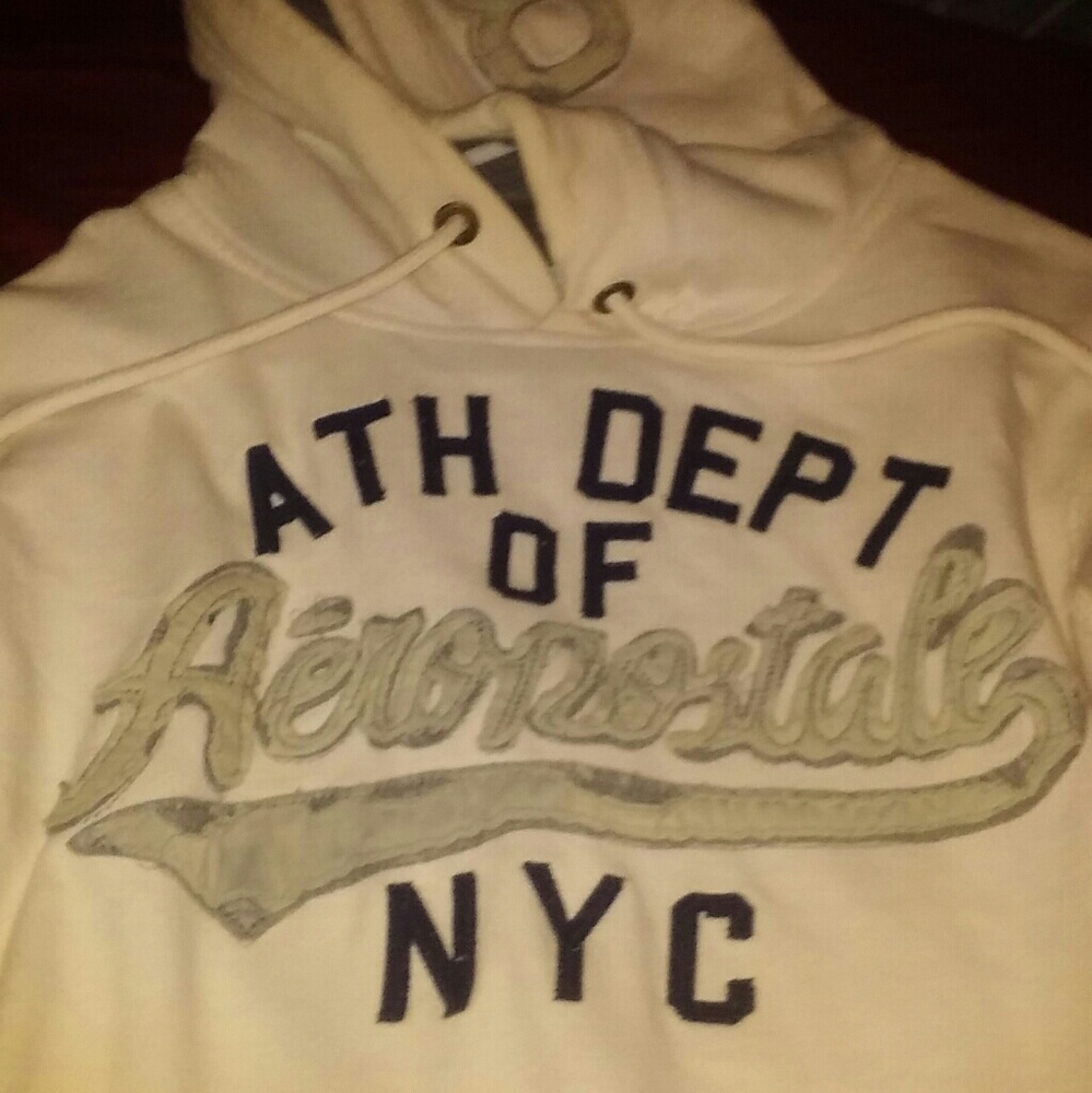 White pullover