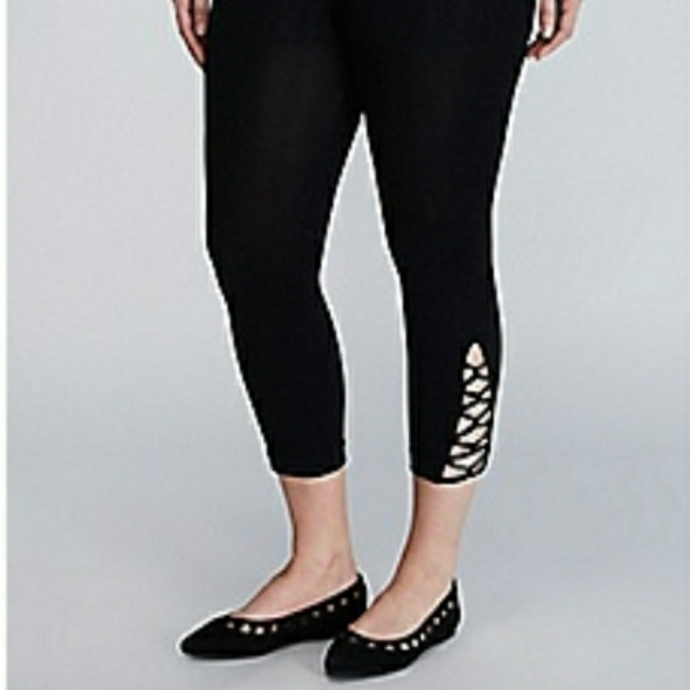 Cute Cut out Capri Leggings