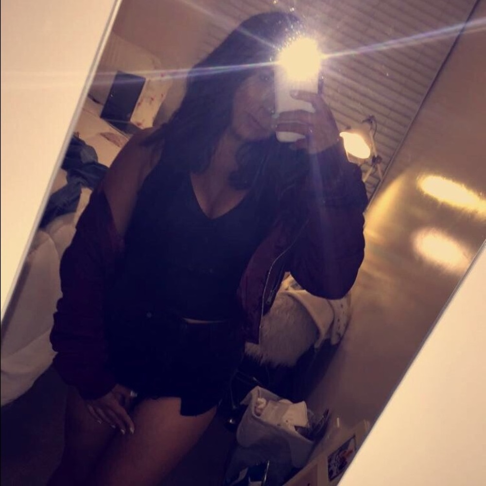 BLACK CROP TOP