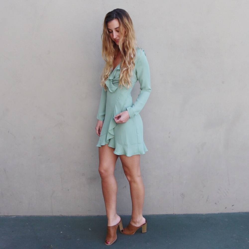 green ruffle dress - Picture 1 of 4