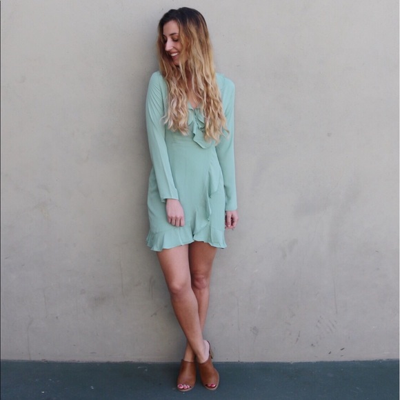 green ruffle dress - Picture 3 of 4