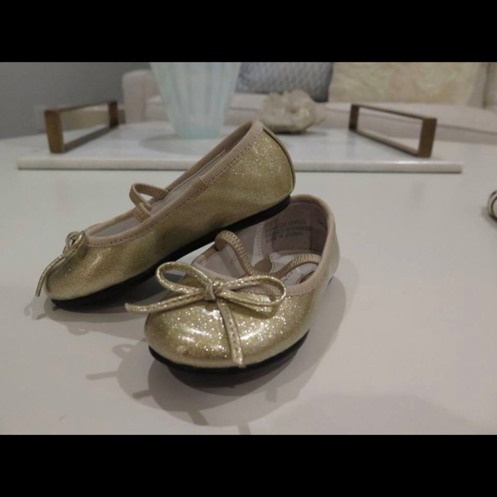 Size 5 Gold Gap Slippers