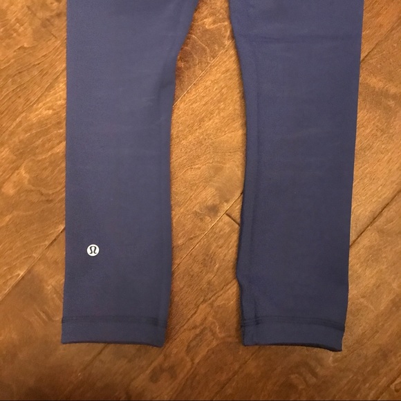 NWOT Lululemon wunder under crop reversible, sz 2 - Picture 4 of 4