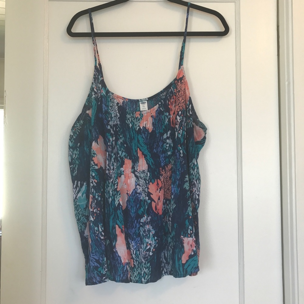 GREAT CONDITION - OLD NAVY TOP
