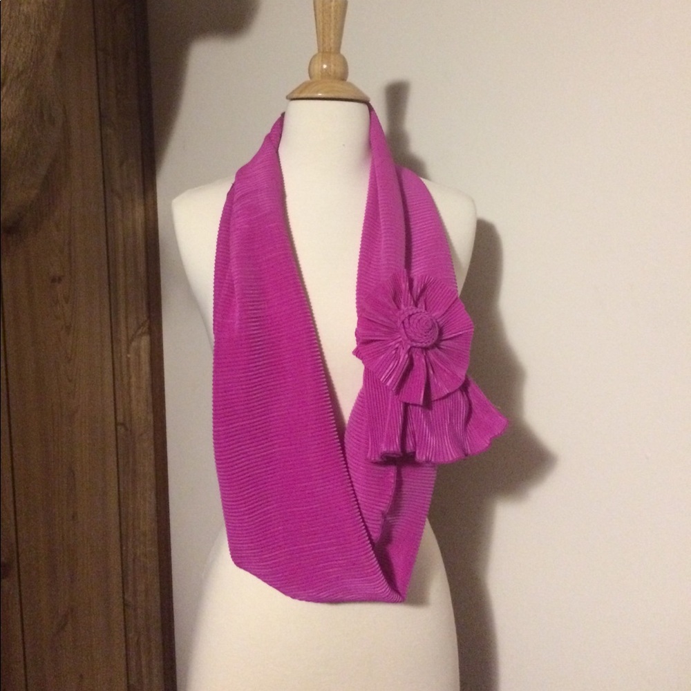 Scarf super cute!!