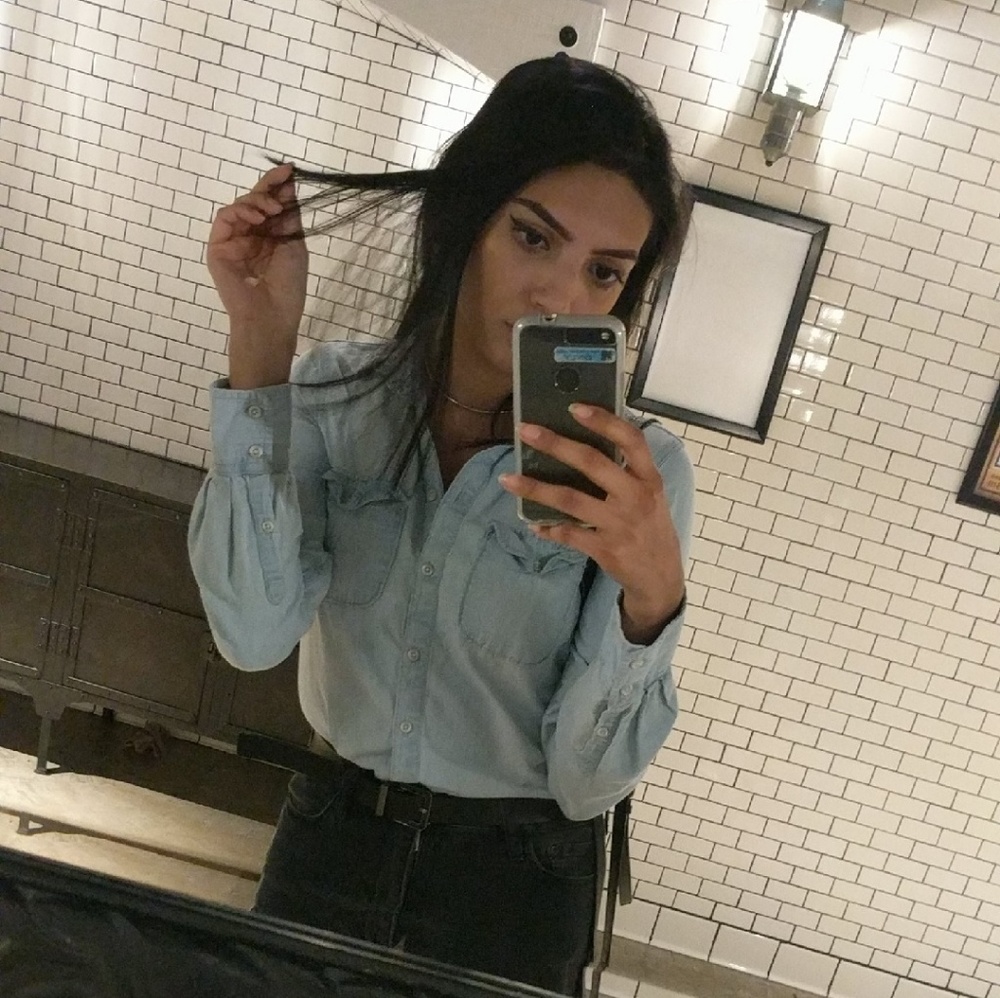 Meet your Posher, Adriana